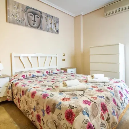 3 Bedroom Gorgeous In Апартаменти